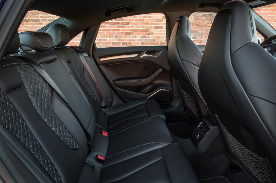 Интерьер Audi S3 Sedan (8V) 2016 года  (NA) (фото 14 из 40)